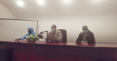 رئيس مدينة القصير يلتقى سكان المناطق العشوائية بـ"الكلاحين" لتسليمهم مساكن بديلة