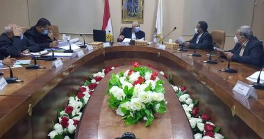 محافظ الوادى الجديد يوجه بحصر مديونية المحافظة لدى بنك الاستثمار القومى
