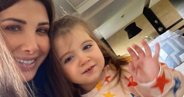 نانسي عجرم تخطف الأنظار إليها بعد ظهورها مع ابنتها "ليا"
