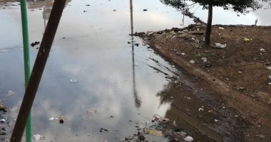 استجابة لسيبها علينا.. القابضة للشرب تصلح كسرا بماسورة مياه فى الشرابية