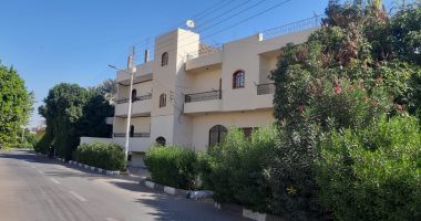 طلاء 675 منزلا ضمن خطة اللون الموحد لواجهات المنازل فى الأقصر.. صور