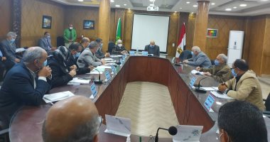مدير تعليم القليوبية يناقش الاستعدادات النهائية لامتحانات نصف العام