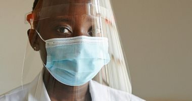 أبل تبرعت بأكثر من 40 مليون قناع وواقٍ للوجه للعاملين فى مجال الرعاية الصحية
