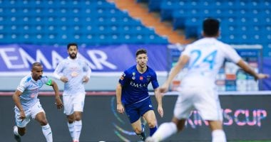 التعادل السلبي يحسم الشوط الأول بين الهلال ضد الفتح بكأس خادم الحرمين.. صور