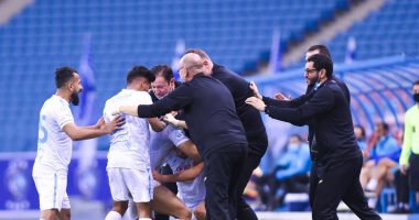 الفتح يقصي الهلال في أكبر مفاجآت كأس خادم الحرمين .. فيديو وصور