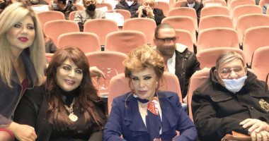 هالة صدقى ومفيد فوزى يشاركان صفية العمرى العرض الخاص لفيلم "كان لك معايا"