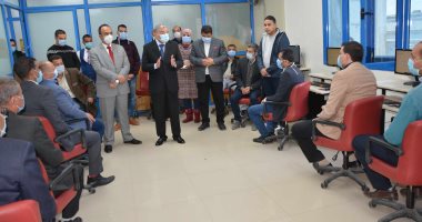 محافظ المنيا يتابع اختبارات التنفيذيين لشغل مناصب قيادية لضخ دماء جديدة 