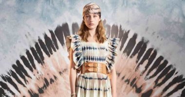 ديور تعيد موضة صبغة الـTie-Dye من التسعينيات فى مجموعتها لشتاء 2021
