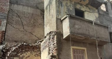 إزالة عقار قديم لخطورته على المواطنين وحفاظا على سلامة المارة بالبحيرة