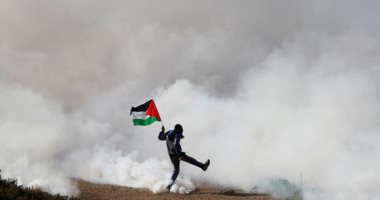 إصابة عشرات الفلسطينيين بالاختناق إثر قمع الاحتلال مسيرة منددة بالاستيطان