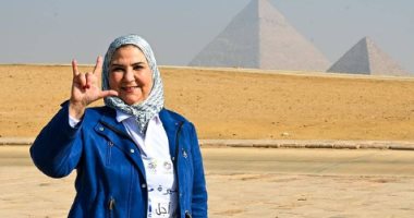 وزيرة التضامن الإجتماعى تدعم ذوى القدرات الخاصة بصورة من أمام الأهرامات