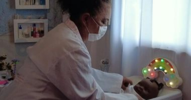 برازيلية تحول منزلها لمستشفى "دمى" لإسعاد الأطفال فى زمن الكورونا.. وصور 