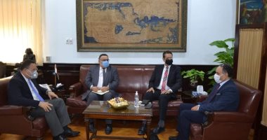  رئيس جامعة الإسكندرية يلتقى نائب رئيس جامعة حمدان بن محمد الذكية بالإمارات