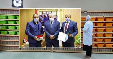 سم العقرب بالوادى الجديد.. قصة إنتاج أغلى سائل فى العالم.. باكورة الإنتاج تظهر بعد عامين من تدشين المشروع.. وتحفيز الأهالى على المشاركة فى الصيد.. محافظ الوادى الجديد يشهد التجارب الأولى ويشيد بالفكرة
