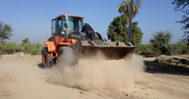 رفع 20 طن مخلفات وتراكمات صلبة فى حملات نظافة بمدينة الزينية بالأقصر