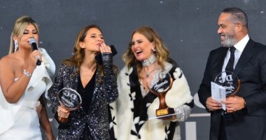 نيللي كريم تشكر القائمين على دير جيست بعد جائزة أفضل ممثلة كوميدية.. صور