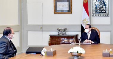 الرئيس السيسي يجتمع بمستشاره للتخطيط العمرانى لمتابعة المخطط التنفيذى للمشروع القومى لتطوير 1000 قرية على مستوى الجمهورية.. ويوجه ببلورة المشروع فى سياق جهد متكامل ومنظم من قبل كافة الأجهزة الحكومية المعنية