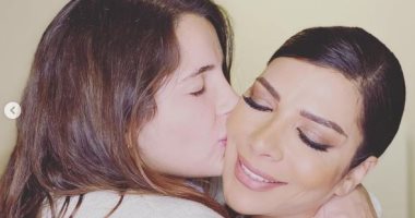 وصلة غزل وحب بين أصالة وابنتها شام