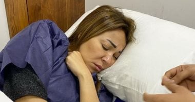 مريم أمين فى أحدث ظهور لها من داخل المستشفى بسبب إجراء المنظار الثانى بالمعدة