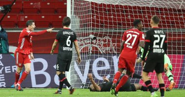 ليفاندوفسكي يقود بايرن ميونخ لفوز قاتل على ليفركوزن وتصدر الدوري الألماني