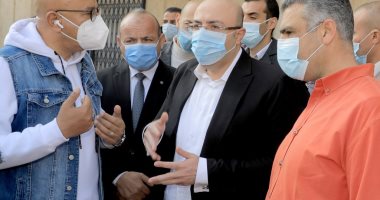 محافظ بنى سويف يطمئن على مصابى حادث الطريق الصحراوى الغربى.. صور
