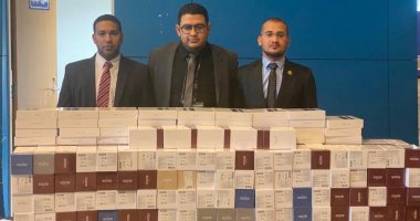 جمارك مطار الغردقة تحبط تهريب 250 جهاز iqos الخاص بالمدخنين.. صور