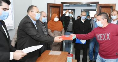 محافظ الشرقية يشهد توزيع الدفعة الثانية لأجهزة التابلت للعاملين بالوحدات الفرعية
