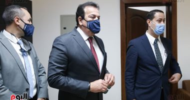 وزير التعليم العالى يشهد محاضرة علمية قبل افتتاح محطة رصد الأقمار الصناعية بمرصد القطامية
