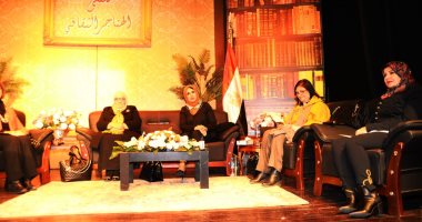 مشاركون بملتقى الهناجر: التمييز والزواج المبكر أبرز أوجه العنف ضد المرأة.. صور