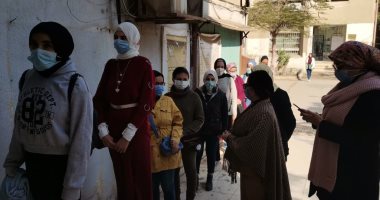 طالبات كلية البنات جامعة عين شمس يدلين بأصواتهن فى الانتخابات الطلابية.. صور