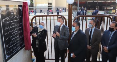 رئيس جامعة عين شمس يفتح 13 قاعة لتدعيم البرامج الجديدة بكلية الألسن.. صور