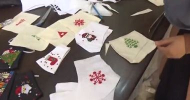 مريضات سرطان يصنعن كمامات بألوان عيد الميلاد لإدخال البهجة فى غزة.. فيديو