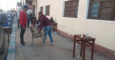 صور.. إزالة إشغالات الطريق المخالفة للمقاهى الواقعة أمام المدارس بمطروح