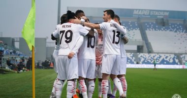 ميلان يتصدر الدوري الإيطالي بفوز ثمين ضد ساساولو.. فيديو