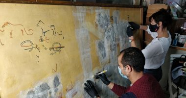 ترميم رسم جدارى خاص بالمقبرة رقم 100 بمنطقة الكوم الأحمر 