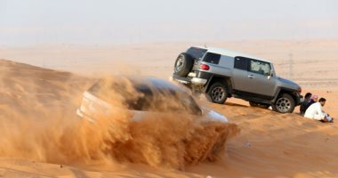 تخييم وتفحيط ومظلات وبتش باجى.. السعودية تستقبل العام الجديد بمغامرات صحراوية..ألبوم صور