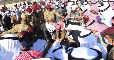 الكويتيون يشيعون الشيخ ناصر صباح الأحمد إلى مثواه الأخير 