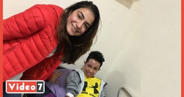 احترسوا الألعاب النارية.. عبد الرحمن خرج للاحتفال بالأهلى فحرقت وجه الشماريخ.. فيديو