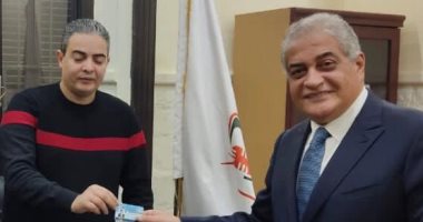 أسامة كمال يتقدم بأوراقه لنقابة الإعلاميين للحصول على تصريح مزاولة المهنة..فيديو