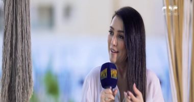 كندة علوش: جاتلى رسايل من ستات بتدعيلى "أخلّف" بسبب "ضى القمر"