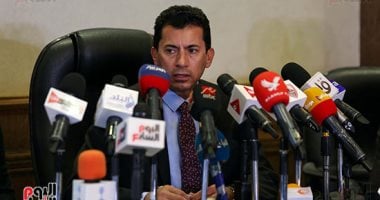 وزير الرياضة: نتعاون مع اللجنة الثلاثية باتحاد الكرة ونحترم المعايير الدولية