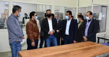 محافظ الفيوم يتفقد عددا من المصانع ومركز خدمات المستثمرين بكوم أوشيم
