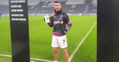 كريستيانو رونالدو يتسلم جائزة أفضل لاعب فى يوفنتوس خلال شهر نوفمبر.. فيديو