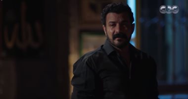محمد رجب ينهار فى الحلقة الـ 23 من "ضربة معلم" على cbc بعد وفاة والدته