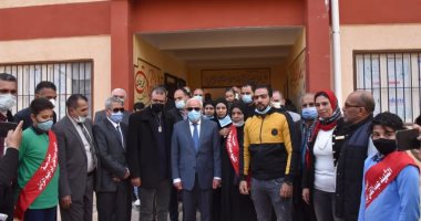محافظ بورسعيد يطلق اسم الشهيد عبد الغنى الزينى على مدرسة القابوطى.. صور
