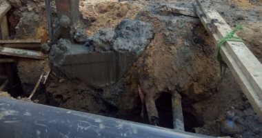 إصلاح هبوط أرضى ورفع كفاءة البنية التحتية شرق الإسكندرية.. صور