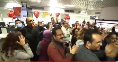 نادى دبى يوثق لحظة إعلان فوز اليوم السابع بجائزة الصحافة العربية من مقر الجريدة