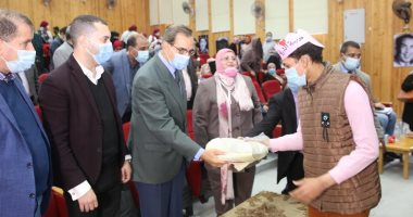 محافظ كفر الشيخ يكرم عدد من الطلاب ذوى الهمم ويشيد بمواهبهم الفنية