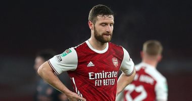 وكيل موستافي يلمح لاقترابه من برشلونة