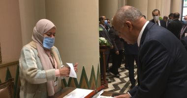مصطفى بكرى أول نائب ينتهى من إجراءات عضوية البرلمان بقائمة الصعيد.. صور     